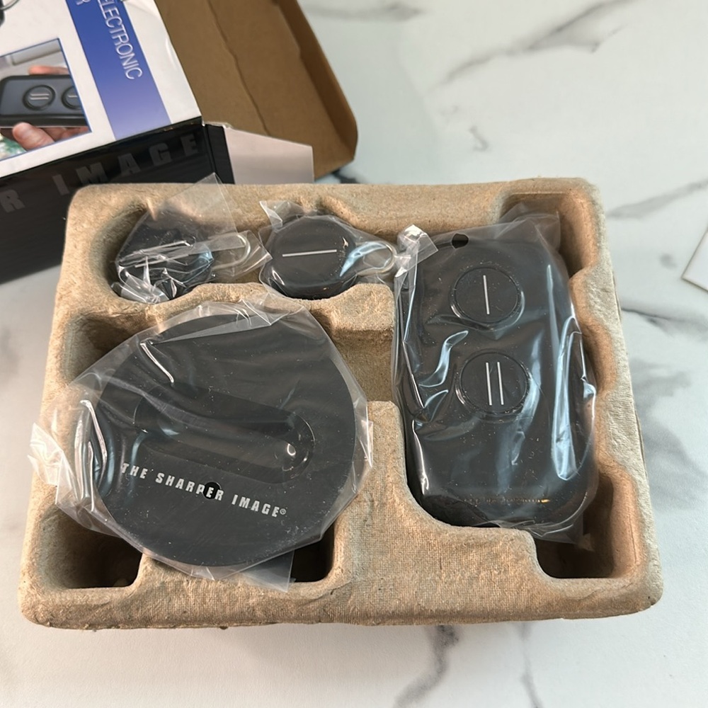 New-Sharper Image Key Finder with Black Design - Picture 11 of 11